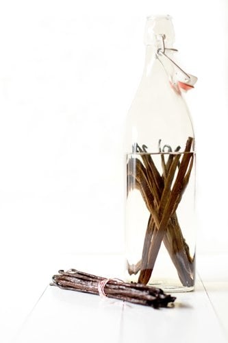 https://www.beanilla.com/wp/wp-content/uploads/2012/05/vanilla-beans-in-vodka.jpg