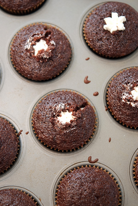 vanilla creme chocolate cupcakes